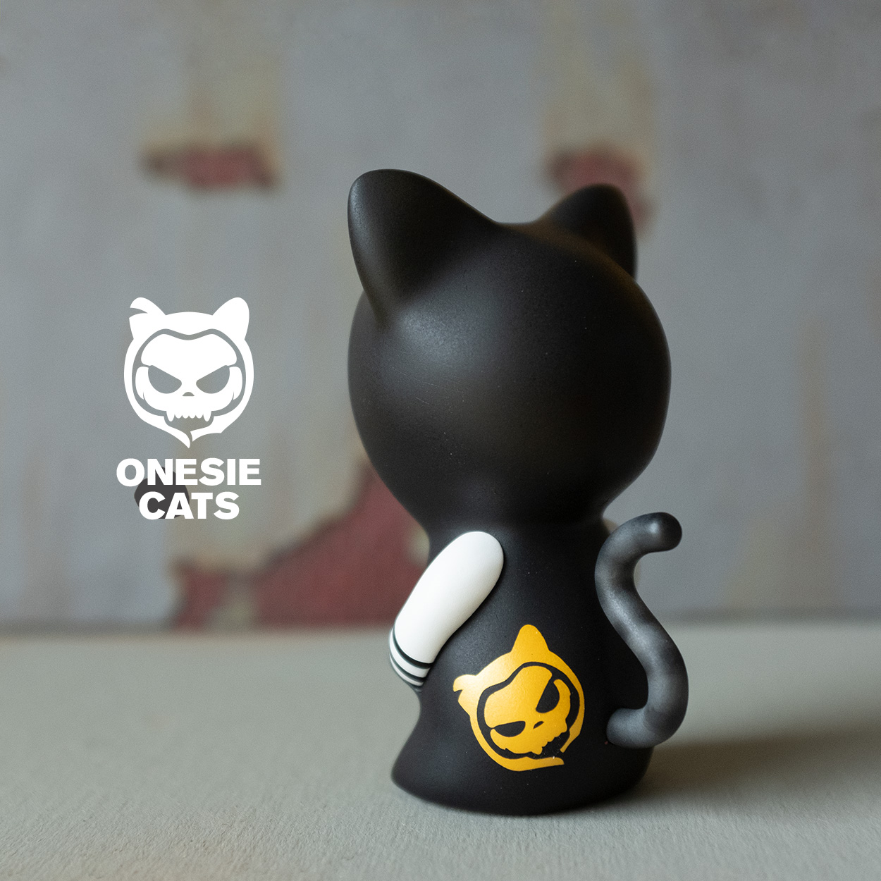 PROMO_onesie_cat_black_gold_03